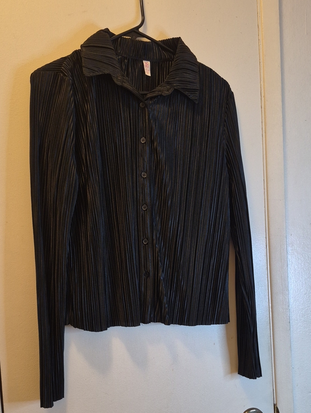 No Boundaries Black Pleated Long Sleeve Button Down